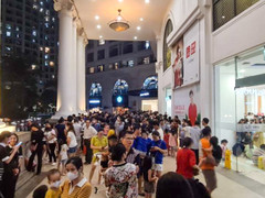 Cháy dưới hầm trung tâm thương mại ở Hà Nội