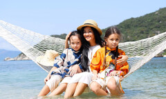 Hai con sinh đôi cao lớn hơn mẹ của diva Hồng Nhung