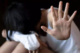 Tung ảnh 'nóng' người yêu cũ lên mạng xã hội để tống tiền