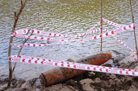 Nước hồ thuỷ lợi xuống thấp, phát lộ quả bom hơn 200kg ở Thừa Thiên - Huế