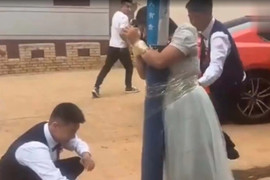 Phù dâu bị trói vào cột, đốt pháo dưới chân và những hủ tục của 'náo động phòng'