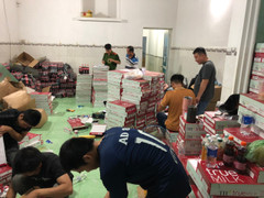 TP.HCM: 'Phù phép' nước giải khát, nước mắm hết hạn thành hàng xịn