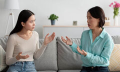 Con cái nghẹn đắng khi nhà 'giàu nứt vách' mà mẹ già vẫn đi bán hàng rong
