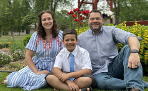 Cậu bé 9 tuổi yêu cầu bố mẹ ngừng mua quà cho mình vì lý do này