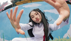 Phương Mỹ Chi gây bất ngờ với khả năng vũ đạo trong MV 'Đẩy xe bò'