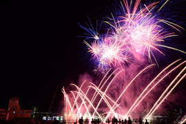 Khán giả đếm ngược chờ đón đêm thi pháo hoa của Ba Lan và Anh tối 24/6