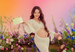 Minh Hằng khoe trọn bụng bầu, tiết lộ quà sinh nhật của ông xã đại gia