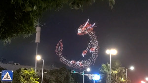 Hàng nghìn chiếc flycam tạo thành hình rồng bay ở Trung Quốc