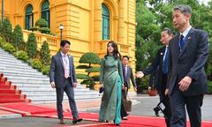 Đệ nhất Phu nhân Hàn Quốc diện áo dài trong chuyến thăm Việt Nam