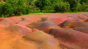 Vùng đất 7 sắc cầu vồng 7 triệu năm tuổi