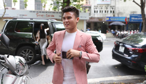 CĐV sốt ruột chờ 3 giờ, xem Quang Hải ra mắt CLB Công an Hà Nội trong 5 phút