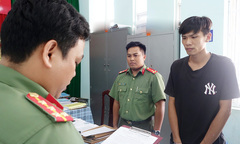 Lên mạng mua súng quân dụng về lắp ráp rồi giấu trong phòng trọ