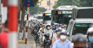 Giải bài toán ùn tắc và ô nhiễm: Cần thay đổi tư duy 'ưu ái' xe cơ giới