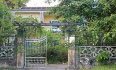Cảnh hoang tàn trong căn nhà Hoàng Thái hậu cuối cùng của triều Nguyễn