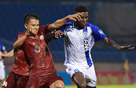 Hòa Bình Định, SLNA ngụp lặn trong nhóm đua trụ hạng