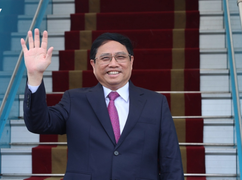 Thủ tướng lên đường thăm chính thức Trung Quốc, dự Hội nghị thường niên Diễn đàn WEF