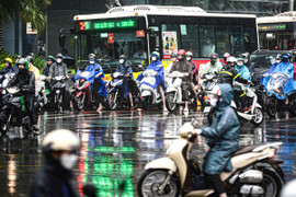 Dự báo thời tiết ngày 27/6: Hà Nội đêm và sáng mưa dông, ngày nắng