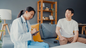 Tại sao phụ nữ thường sống thọ hơn đàn ông?