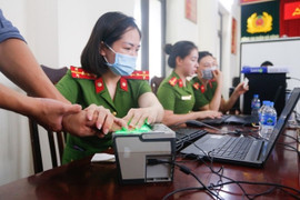 Hà Nội đẩy nhanh tiến độ kích hoạt tài khoản định danh điện tử cho người dân