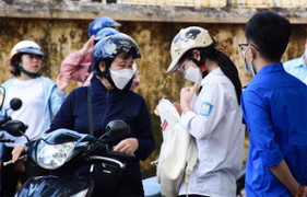 Thi tốt nghiệp THPT quá quan trọng, cứ phục vụ tận răng, con vào đại học rồi sẽ tự lập