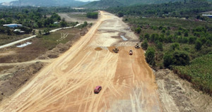 Nhà thầu chậm tiến độ thi công không được giao dự án mới