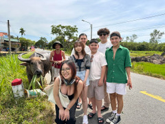 Vợ cũ Bằng Kiều lần đầu đưa 3 con về Việt Nam, hào hứng trải nghiệm cuộc sống thôn quê