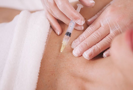 Cô gái tử vong khi nâng ngực ở khách sạn: Tạm giữ người phụ nữ tiêm filler