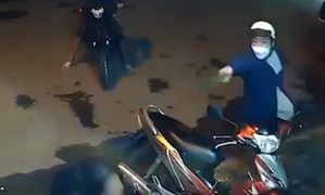 Bị phát hiện trộm chó, nhóm 'cẩu tặc' dùng hung khí đe dọa chủ nhà