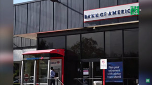 Chờ giao dịch quá lâu, nữ khách hàng ném bom xăng vào ngân hàng 