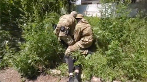 Cận cảnh đặc vụ Nga bắt nghi phạm âm mưu đánh bom nhằm vào thống đốc Crimea