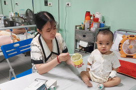 Bé trai mắc bệnh hiếm khi vừa chào đời, khó sống quá 5 tuổi nếu không ghép tủy sớm