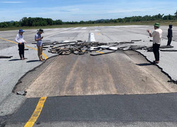 Xuyên đêm vá vết nứt, sân bay Vinh mở cửa trở lại, đón các chuyến bay 