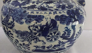 Mua chiếc hũ giá bèo về bỏ xó, 52 năm sau phát hiện là bảo vật hơn 470 tỷ đồng