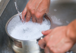 Dùng nồi nhôm theo cách này, nấu ăn không ngon lại còn sinh ra 'chất độc'