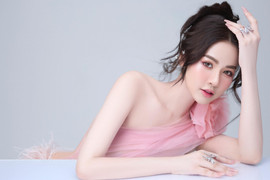 Cận cảnh vẻ đẹp ngọt ngào, trong trẻo như nàng thơ của Hoa khôi Đỗ Hà Trang