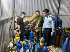 Đột nhập kho sang chiết khí cười được ngụy trang dưới dạng bãi giữ xe