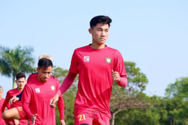 Học trò cũ của HLV Troussier gia nhập đội Hạng Nhất vào giờ chót