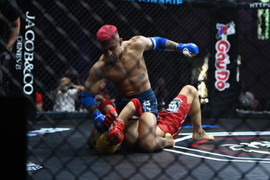 Cao thủ Brazil tung 100 cú đấm liên tiếp hạ gục võ sĩ Việt Nam