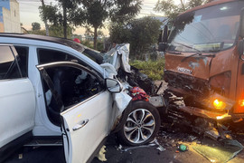 Ô tô 7 chỗ va chạm với xe tải ở Lâm Đồng, 7 người thương vong