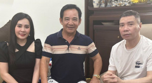 Hoa hậu Phan Kim Oanh và Quang Tèo đến thăm NSND Công Lý