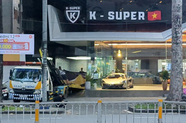 Dàn siêu xe tại showroom K-Super của Phan Công Khanh được di dời đi nơi khác
