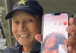 HLV Mai Đức Chung gọi điện cho vợ khoe sân tập, than trời lạnh