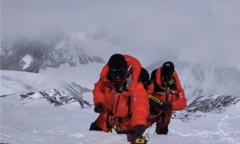 Độ sâu thực sự của lớp tuyết dày trên đỉnh Everest là bao nhiêu?
