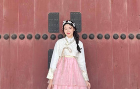 Con gái Quyền Linh diện hanbok, khoe sắc ngọt lịm ở Hàn Quốc