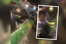 Phẫn nộ ông bố bà mẹ từ chối cứu con trai kẹt trong ô tô vì sợ hỏng xe