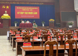 HĐND tỉnh Quảng Nam tạm dừng họp vì khói bao trùm hội trường