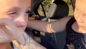 Em bé 5 tuổi cứu mẹ và bản thân khỏi tai nạn thảm khốc gây bão mạng xã hội