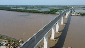 Vì sao cầu Văn Úc bắc qua cửa biển Đồ Sơn sau 4 năm thi công vẫn chưa thông xe? 