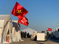 Tác nghiệp giữa tâm chấn động đất Thổ Nhĩ Kỳ