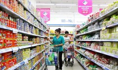 Giá nhiều loại hàng hóa giảm mạnh: Doanh nghiệp có dễ tiêu thụ?